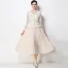 Foto Real da Nova Saia Midi Plissada de Renda Patchwork com Decote Quadrado Slim Fit de Luxo Leve Inspirada na Chanel