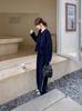 Traje de pana azul marino estilo fragante para mujer 2025 Primavera Nuevo Elegante Chaqueta Corta Pantalones de Pierna Ancha Conjunto de Dos Piezas