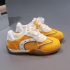 Zapatillas de entrenamiento estilo alemán para niños, con bloques de color, versión coreana, zapatillas nuevas 2026, primavera y otoño, suela plana, versátiles, blancas, deportivas casuales, de moda