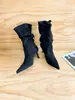 Botas de Cano Médio com Bico Fino e Salto Agulha Outono/Inverno 2026 Estilo Europeu e Americano Fivela de Cinto Botas com Manga Franzida