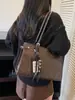 Bolso de mano retro brillante estilo coreano para mujer, nueva colección otoño/invierno 2026, moderno, gran capacidad, versátil, adecuado para ir al trabajo, bolso de hombro simple
