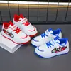 Zapatos Deportivos para Hombre y Niño 2025 Nueva Llegada Primavera Superficie de Cuero Impermeables Zapatos de Tabla Niños Medianos y Grandes Estudiante Zapatos Casuales