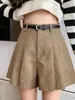 Pantalones cortos de pana plisados para mujer Otoño e Invierno 2023 Nuevos Pantalones de pierna ancha adelgazantes de cintura alta Pequeños Versátiles Casuales Pantalones de bota
