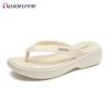 Chanclas Luo Fu Verano Nuevo Suela Gruesa Clip Pie Altura Aumentada Ropa Exterior Zapatos de Playa para Vacaciones Pantuflas Combinables Antideslizantes Cómodas