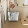 Bolso pequeño de moda más vendido para mujer, nuevo bolso cruzado versátil de moda 2026 para el trabajo y los desplazamientos, bolso de mano tipo cubo