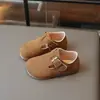 Sapatos de Couro da Moda para Meninas 2026 Nova Coleção Primavera e Outono Sapatos Birkenstock Respiráveis com Solado Macio para Meninas Sapatos Casuais da Moda Sapatos Individuais