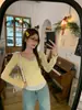 Camiseta floral de manga larga tipo dos piezas en color amarillo cremoso para mujer, estilo Primavera 2026, suave y dulce, perfecta para figuras petite