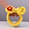 Procesamiento de diadema de flor de fresa de lazo elástico individual personalizada, banda para el pelo de franela de plátano y piña para niña linda