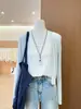 2026 Verano Simple Versátil Cuello Camisero Un Botón Elegante Protector Solar Tejido Cárdigan Manga Larga Ajustado Top Azul Claro