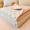 Funda de Cama Cálida Engrosada Juego de Tres Piezas Vellón de Leche Temporada de Otoño e Invierno Protector de Cama Cubierta de Cama Más Terciopelo Simple para Cama Cubierta Protectora