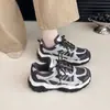Nuevos zapatos deportivos transpirables para mujer, elegantes y casuales, zapatillas de correr 2026, tenis gruesos, diseño de malla, cómodos para otoño, suela gruesa y un estilo súper popular