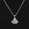 V falda dorada collar completo de diamantes femenino Talla pequeña M oro oro rosa cadena para la clavícula con colgante de diamante en forma de abanico femenino ventas directas de fábrica