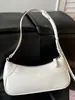 Bolso de axila estilo coreano nuevo 2026, con un diseño relajado, de color liso y minimalista, un bolso cuadrado pequeño moderno y único que se puede llevar como bolso de hombro o bolso cruzado
