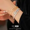 Pulsera de Hebilla Trapezoidal Entrelazada Electrochapada en Oro Real, Moda, Simple, Estilo Minimalista, Diseño Único, Joyería Versátil