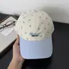 Gorra de Béisbol con Parches Estilo Coreano Bordado de Flores Pequeñas y Letras para Mujer Primavera/Verano Circunferencia de Cabeza Grande Visera Versátil para Adelgazar la Cara
