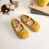 Zapatos de piel para niña de un año, nuevo estilo primavera y otoño 2026, zapatos planos de suela suave con lazo, zapatos para bebé, zapatos de tela para niña, zapatos de princesa