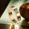 Anillo de acero de titanio femenino nicho alta gama femenino niñas no se decolora coreano coreano simple anillo de lujo ligero venta al por mayor