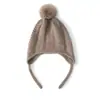 Gorro de punto de cachemira para otoño e invierno con orejeras y pompón, con un diseño de trenzado tridimensional, versátil y unisex, con un estilo distintivo.