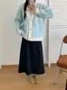 Nueva colección de otoño e invierno estilo francés: un cárdigan de punto chic, con bloques de color, adelgazante y moderno, con una textura similar al visón