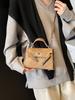 Bolso bandolera vintage de textura bloqueada para viajeros, temperamento suave, primavera 2024 nuevo, versátil, estilo ins, con cierre de bloqueo