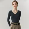 Suéter de Cashmere Elegante Levemente Maduro para Mulheres, Gola V, Listrado, Slim Fit, Malha que Valoriza o Corpo, Camada Base