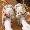 Chinelos de algodão fofos com estampa de leopardo para mulheres, adequados para uso interno e externo no outono e inverno, com sola antiderrapante, forro quente e design de desenho animado. Disponível para atacado