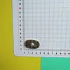 Parche Ovalado de Resina Otoño e Invierno Gato a Cuadros Gato Gatito DIY Accesorios Lindos y Dulces Flor para Zapatos Funda para Teléfono Móvil Pasador