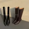 Botas de Cavaleiro de Couro Femininas de Cano Alto Longas Outono e Inverno Novo Estilo Bico Quadrado Salto Agulha Salto Médio Não Acima do Joelho Botas Femininas de Cano Reto Botas Individuais