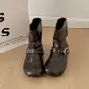 Botas de Salto Grosso Estilo Britânico Preto Femininas 2026 Nova Coleção Outono Versátil com Saias Aumenta Altura Emagrecimento Botas de Cano Curto Retrô