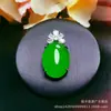 Colgante de cabujón de calcedonia verde brillante de estilo chino moderno, collar con colgante de incrustación de huevo de paloma de calcedonia rosa, comparable a la joyería de jadeíta