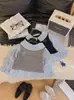 Blusa Infantil Feminina Nova da Moda para Primavera e Outono com Mangas Bufantes, Camisa Estilo College, Top Falso Duas Peças
