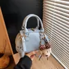 Bolsa de Mão Feminina Textura Retrô Outono e Inverno Transfronteiriça Bolsa Tote Pequena Nova Primavera 2026 Bolsa Quadrada Pequena de Camurça
