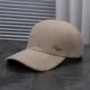 Moda de Inverno 2025 Cor Pura Simples Etiqueta de Estrela Decorativa Boné de Baseball Quente e Confortável Chapéu de Sol Casual
