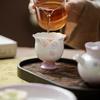 Color de esmalte debajo gradiente púrpura flor pintada a mano cerámica pie alto taza de maestro taza de flor pequeña fresca juego de té kung fu taza individual