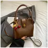 Bolsa Pequena Casual Retrô para Mulheres 2025 Outono Nova Tendência Bolsa de Mão para Passeio Popular Bolsa de Ombro Único Transversal Bolsa de Balde