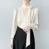 Broche Rosa Otoño 2026 Camisa con Cinta para Mujer Nueva Camisa Profesional para el Trabajo Estilo Francés Top con Cuello en V