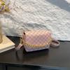 Bolsa pequena feminina de textura de alta qualidade e popular deste ano, bolsa de ombro para todas as mulheres, nova bolsa de mensageiro com corrente de nicho 2024