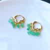 Aretes de Jade Color Verde Manzana Natural con Accesorios de Inyección de Oro de 14K Bolsas para Orejas Aretes Pequeños Frescos Suministro en Vivo