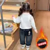 Jeans para Niñas Otoño Invierno 2026 Estilo Nuevo Infantiles Elegantes Engrosados Ropa de Invierno Bebé Niña de Moda Pantalones de Invierno Forrados de Polar