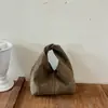 Bolso de mano plisado de ante de gran capacidad, estilo francés, versátil, moda nueva otoño 2026, transfronterizo, para mujer