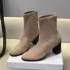 Botas retrô elásticas estilo francês, novo modelo outono/inverno 2026, botas finas de salto alto com bico quadrado, salto grosso, que aumentam a altura, botas curtas fashion e versáteis
