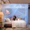 Quarto de casa cama de solteiro casal chão estilo antigo criptografia 1 metro 1.2 metros 1.5 metros 1.8 metros porta única aberta mosquiteiro
