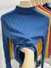 Camiseta de tricô feminina com gola alta meia, modelo outono e inverno 2026, cor damasco, manga longa, top base justo
