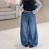 Calça Jeans Feminina 2026 Novidades de Outono Crianças de Tamanho Médio e Grande Cor Sólida Calça de Perna Curva Patchwork Calça Versátil de Perna Larga Calça Longa de Primavera e Outono