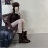 Botines cortos plisados de tacón grueso con hebilla de cinturón retro estilo coreano para mujer, novedad Otoño/Invierno 2026, puntera puntiaguda, versátiles botas de montar para mujer
