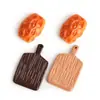 YQT simulação bolsa de bife Wellington brincadeira de comida ornaments de cena de padaria bandeja com textura de madeira louça acessórios de resina DIY
