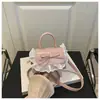 Bolso de Lazo Niche Fresco y Dulce Súper Popular para Mujer 2025 Nuevo Mini Cuadrado Pequeño de un Solo Hombro para Axila con Corazón Femenino