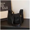 Bolsa de axila de grande capacidade para o dia a dia de mulheres, nova bolsa de ombro simples, bolsa tote de nicho, bolsa transversal moderna e estilosa