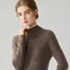 Suéter de tricô de alta qualidade para mulheres, outono/inverno 2026, com gola semi-alta, design canelado, corte justo e estilo versátil como peça de base.