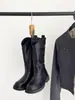Versão em pele de ovelha~Botas retas estilo vintage com salto grosso e corte em V, botas de cavaleiro de cano médio da moda, botas Martin para outono e inverno de 2026